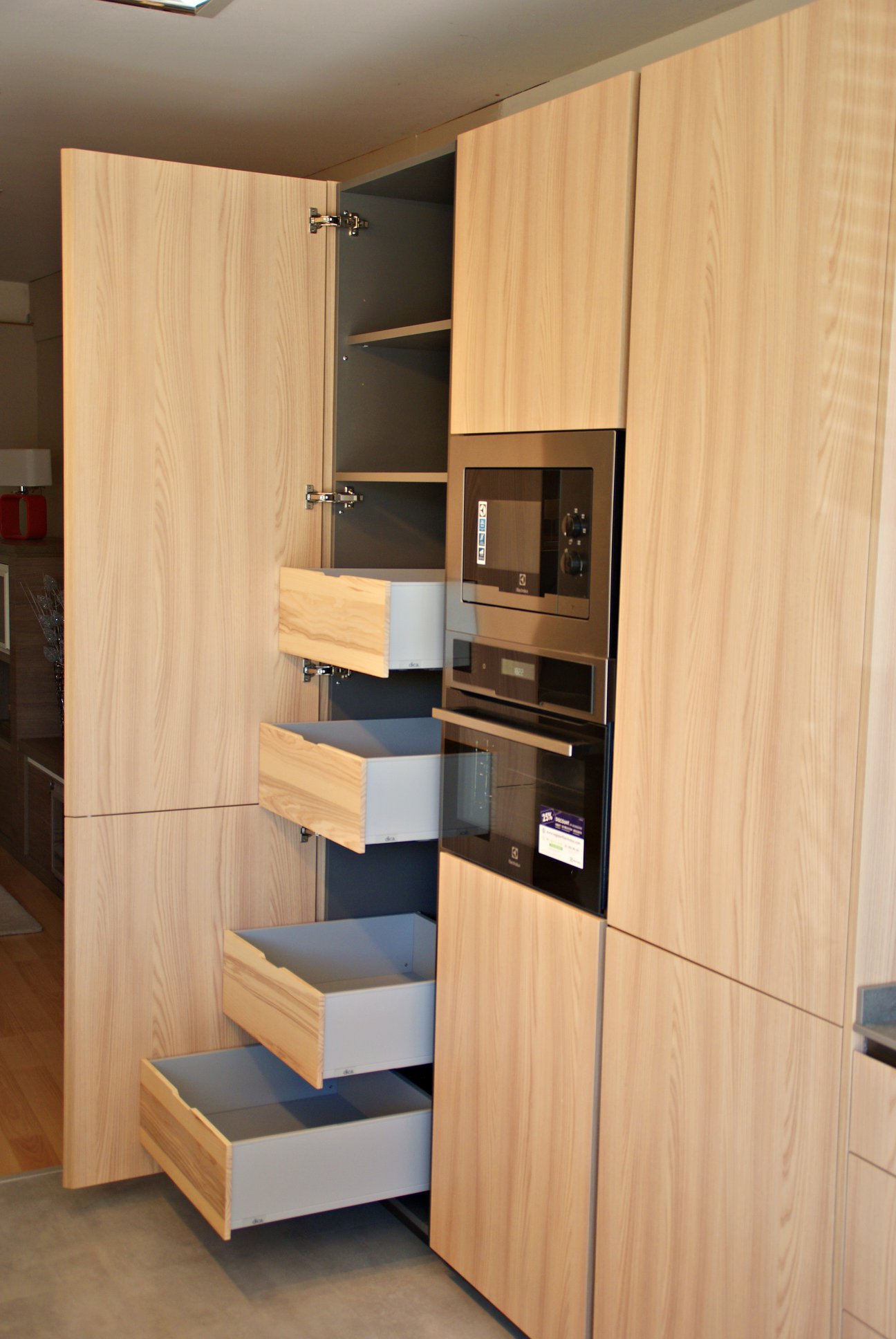 32117010_799219176938746_1976389184767655936_o